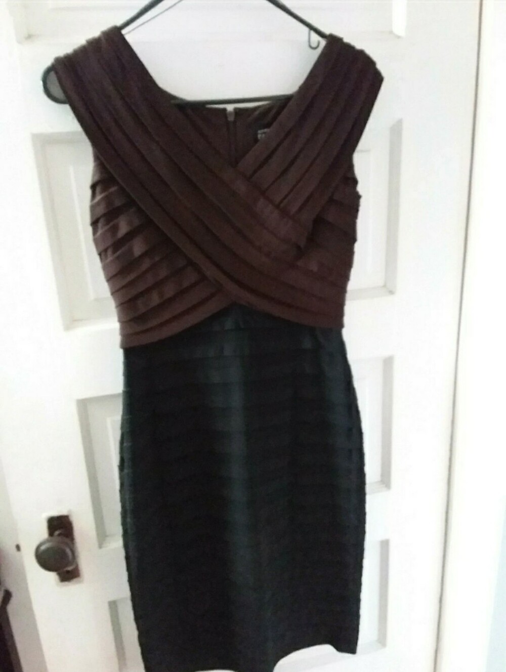 Adrianna Papell body con dress